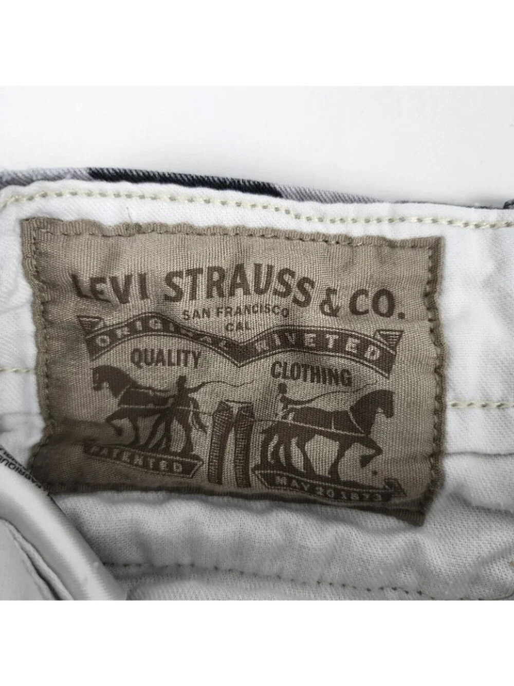 Levis Shorts Mens 29x10 Gray Camo Cargo Jean Shorts